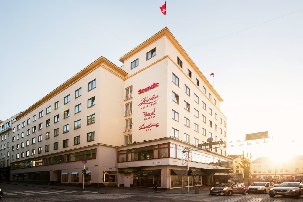 Copyright: Tord-Erik Andresen Hotellfasade med inngang, Scandic Neptun